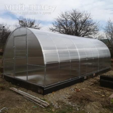 Теплица Восточная Усиленная 6 метров с поликарбонатом | Мой-Дом27 | Каркас изготовлен из оцинкованной замкнутой трубы 20*20 мм.<br>
 Ширина - 3&nbsp;метра. Высота - 2,1 метра. Длина 6 метров.&nbsp;<br>
 Выдерживаемая снеговая нагрузка - 150 кг/м2. Выдерживаемая ветровая нагрузка - до 20 м/с.<br>
 Расстояние между дугами 0,65&nbsp;метра.&nbsp;Толщина металла дуг 1,2 мм.&nbsp;Ширина двери 0,96 метра.<br>